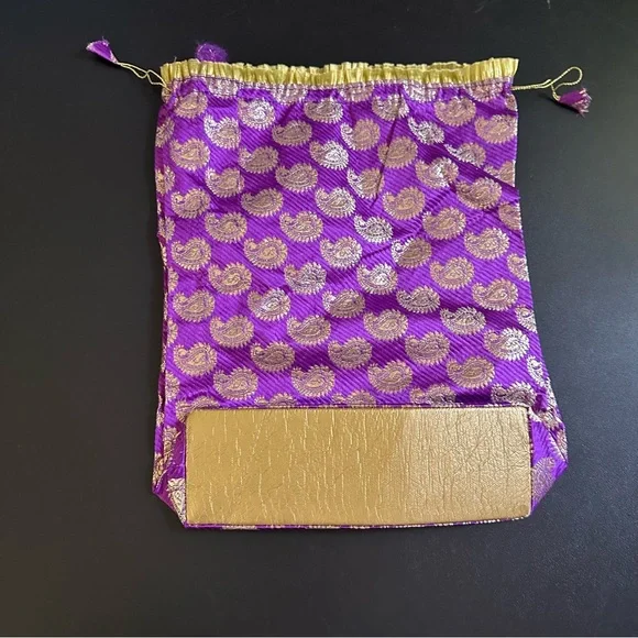 ⭐️ Purple and Gold Drawstring Bag - Picture 6 of 9